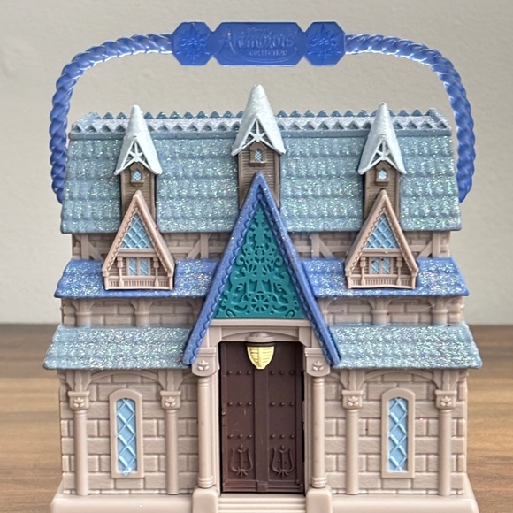 DISNEY Store Animators' Collection Littles Frozen ARENDELLE CASTLE Playset Beds - Picture 3 of 9